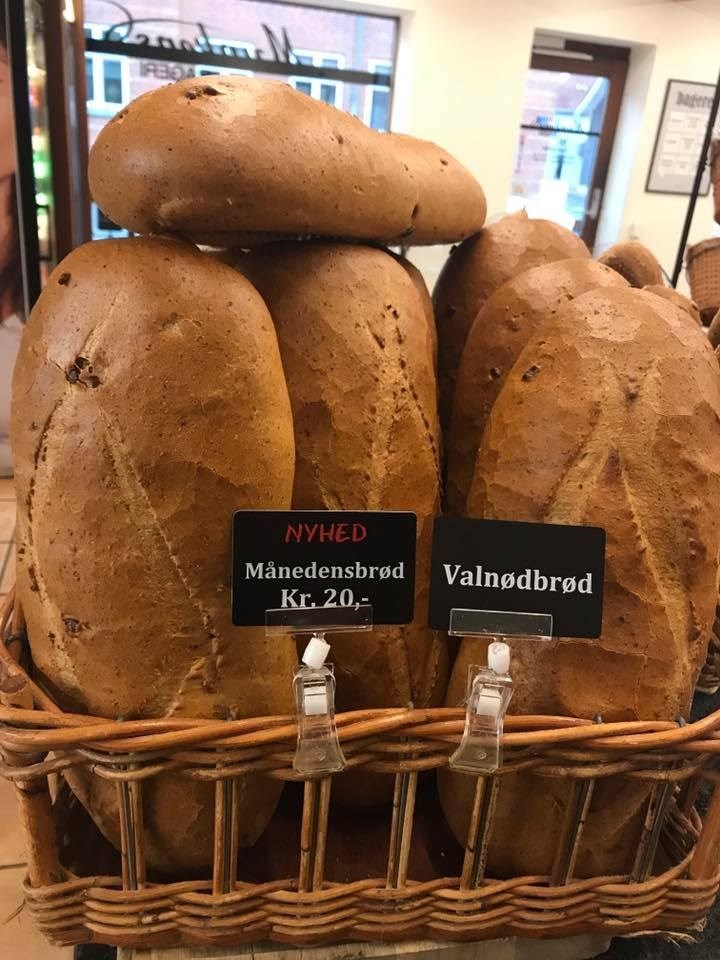 Stort udvalg af friskbagt brød | Læs mere om vores brød